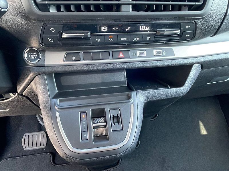 Toyota ProAce Verso 2.0L 8AT Family 8 - fotka 20 z 21