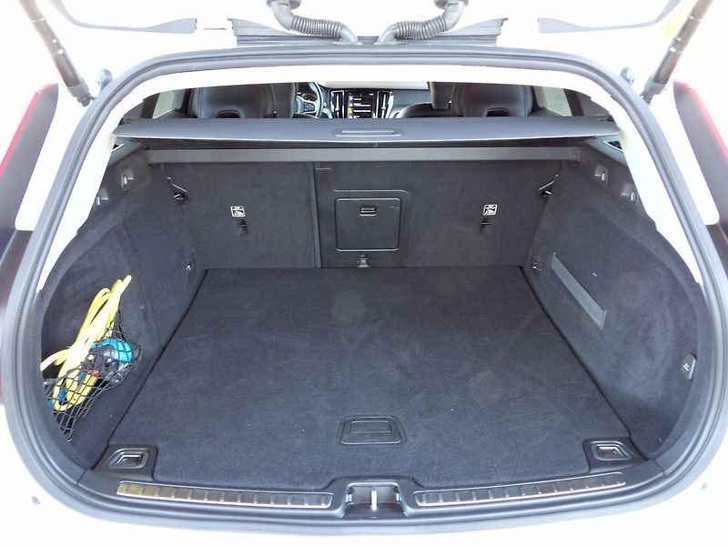 Volvo V60 2.0 T6 AWD PHEV Momentum - fotka 23 z 31