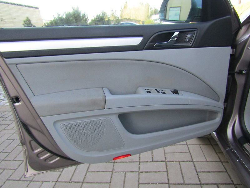 Škoda Superb (2011) 1.6 TDI 77kW ZIMNÍ PNEU - fotka 13 z 32