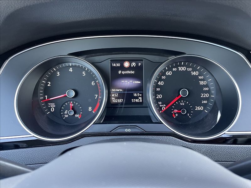 Volkswagen Passat 2,0 TSI 200KW 4X4 DSG ČR. - fotka 11 z 29