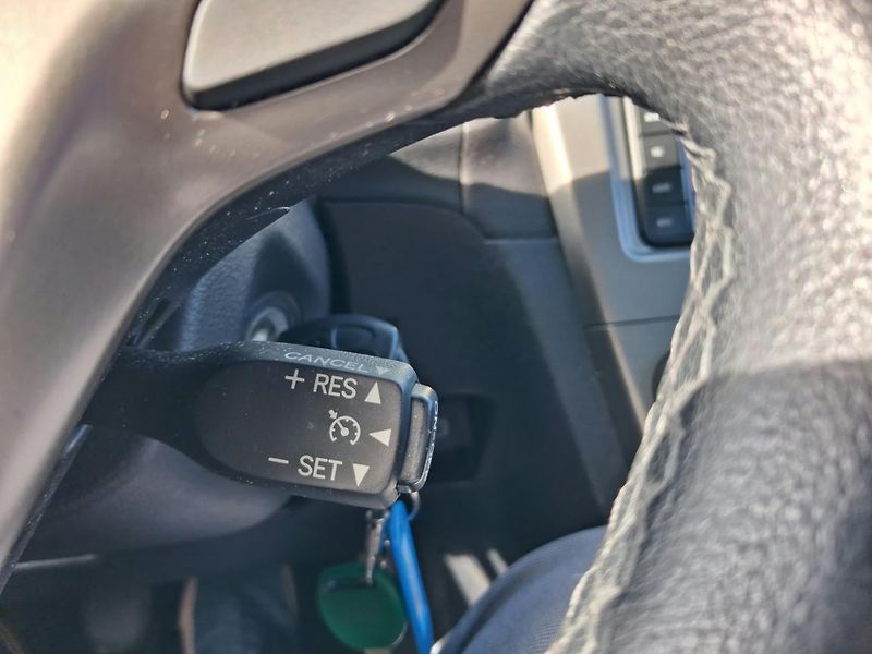 Toyota Avensis 1.8 Valvematic Business Navi - fotka 19 z 23