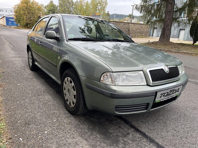 Škoda Octavia 1,6 MPi Ambiente/ servisní k. - fotka 6 z 28