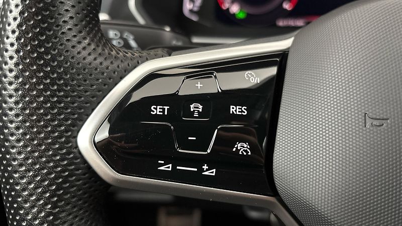 Volkswagen Tiguan Allspace 2.0 TDI DSG 4MOTION R-Line - fotka 14 z 29
