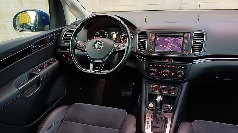 Volkswagen Sharan 130kW 7míst PANO WEBASTO 1.ČR - fotka 9 z 21
