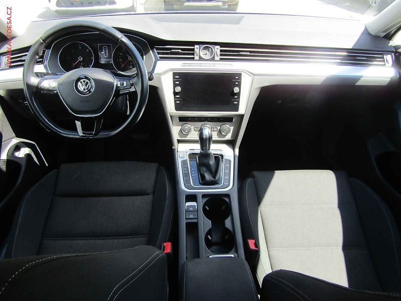 Volkswagen Passat (2018) 2.0 TDi, Comfortline, DSG - fotka 8 z 14