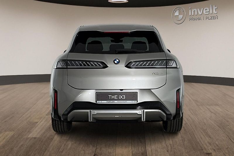 BMW iX3 40 - fotka 4 z 28