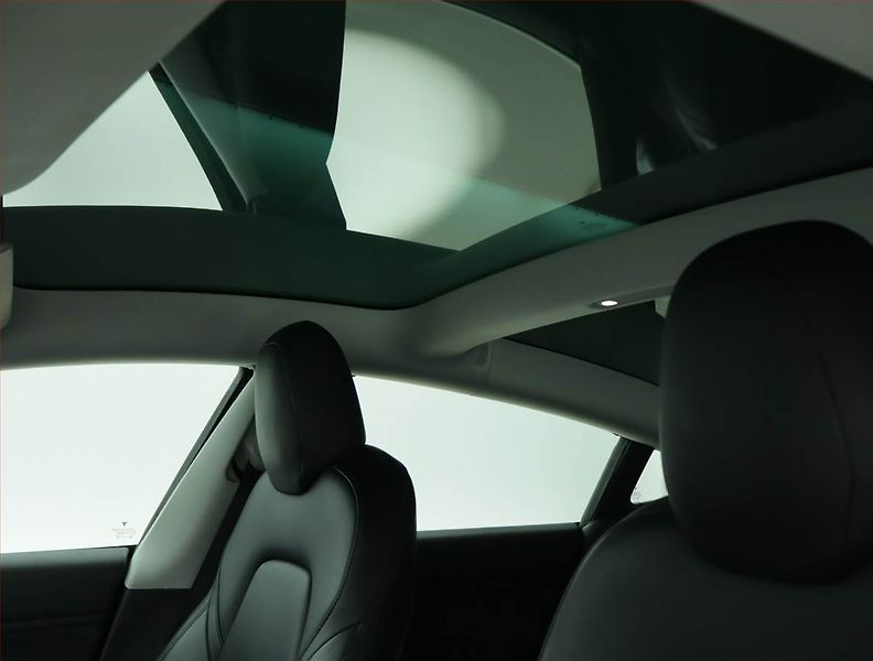 Tesla Model 3 (2019) Long Range 4WD 82kWh, SoH 86% - fotka 15 z 22