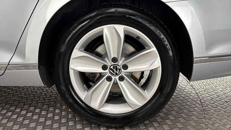 Volkswagen Passat 2.0 TDI DSG Elegance Variant - fotka 19 z 26