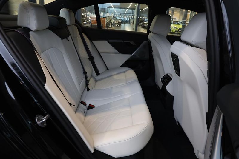 BMW Řada 5 520d xDrive - fotka 6 z 18