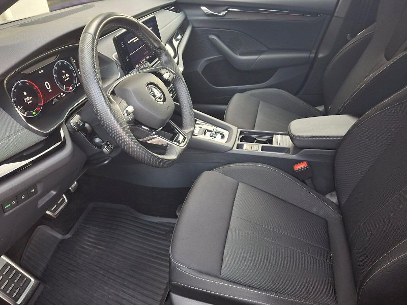 Škoda Octavia (2023) Combi SportLine DSG 4x4 2,0TDi - fotka 6 z 35