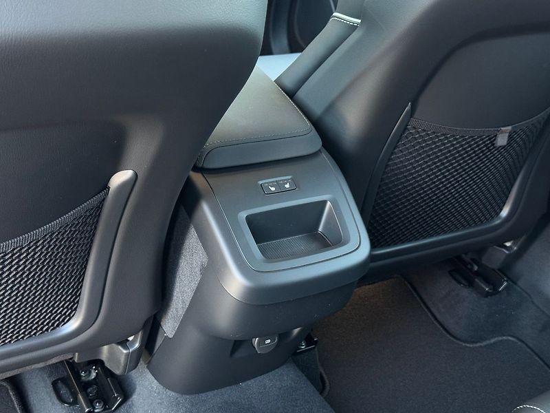 Volvo XC60 (2026) AKCE 4+4 PLUS B5, BLACK EDITIO - fotka 12 z 23