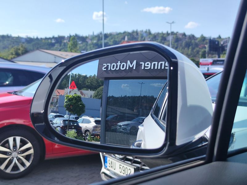 Hyundai Santa Fe 2.2 CRDI/142kW Luxury PNM DCT - fotka 20 z 37