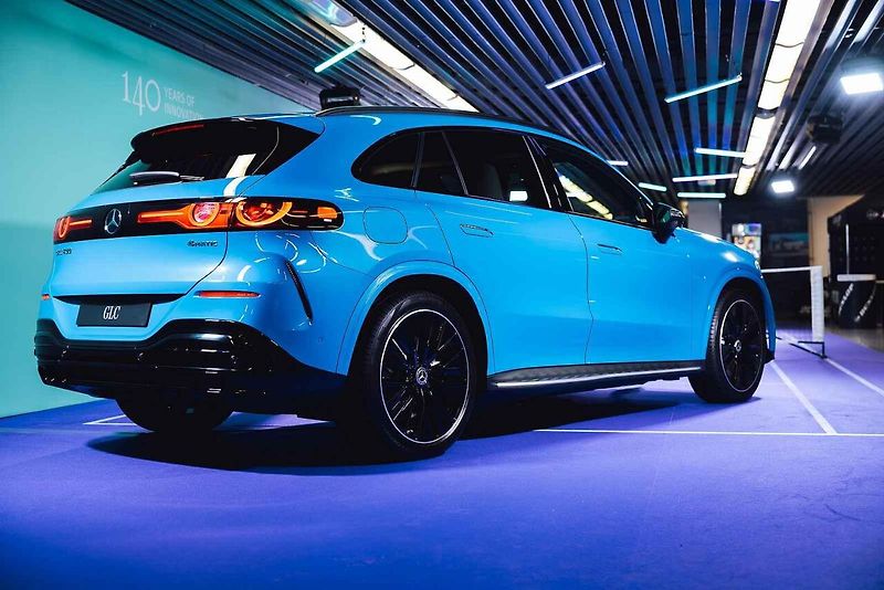 Mercedes-Benz letos odstartoval novou éru jako globální partner ženského tenisu (WTA). Své ambice v tomto sportu nyní potvrzuje i v České republice, kde v rámci ostravského turnaje představuje dvě klíčové novinky: novou generaci modelů GLB a GLC.