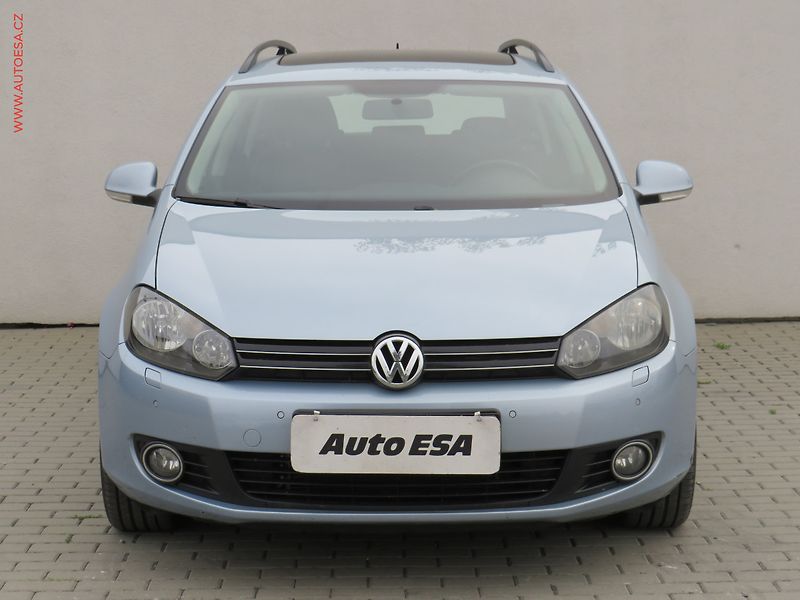 Volkswagen Golf (2011) 1.6 TDi, Panor, výhřev sed - fotka 2 z 19