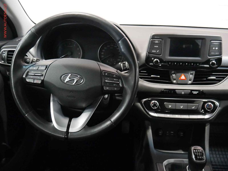 Hyundai i30 (2018) 1.0 T- GDI, ČR, servis.kniha - fotka 11 z 18