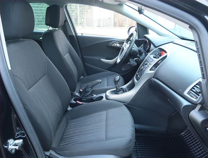 Opel Astra (2011) 1.4 T, Tempomat, Park. senzory - fotka 9 z 18