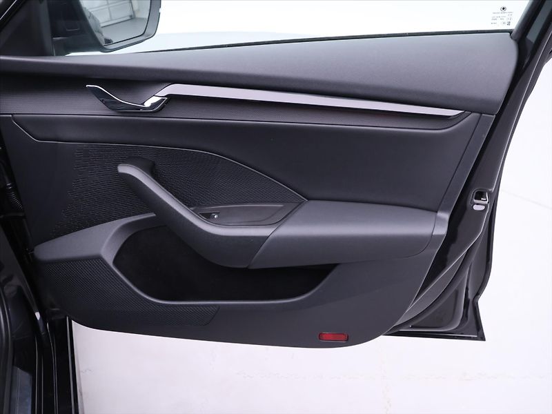 Škoda Octavia 2,0 TDI 110kW DSG Sportline DP - fotka 13 z 40