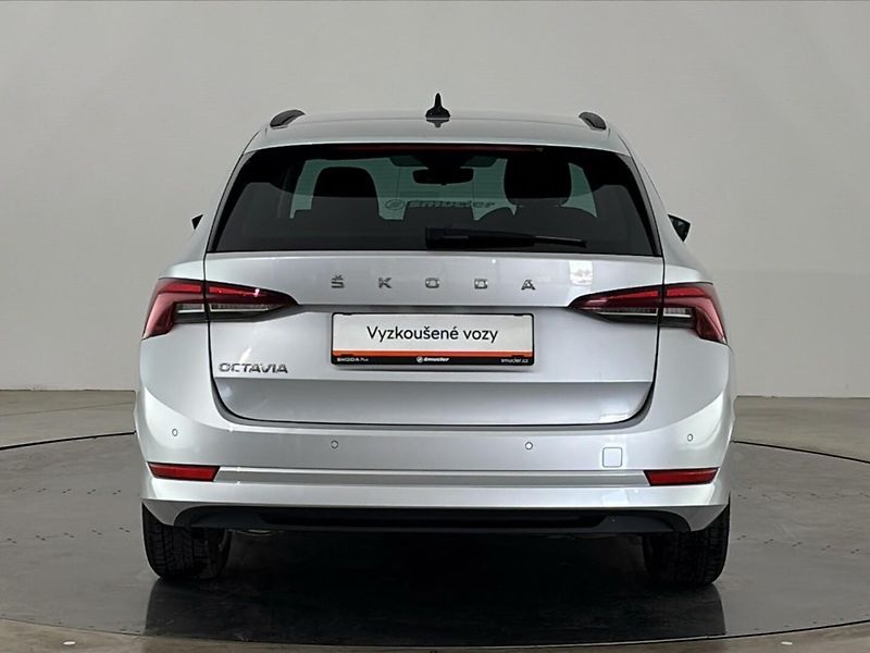 Škoda Octavia Ambition DSG - fotka 17 z 27