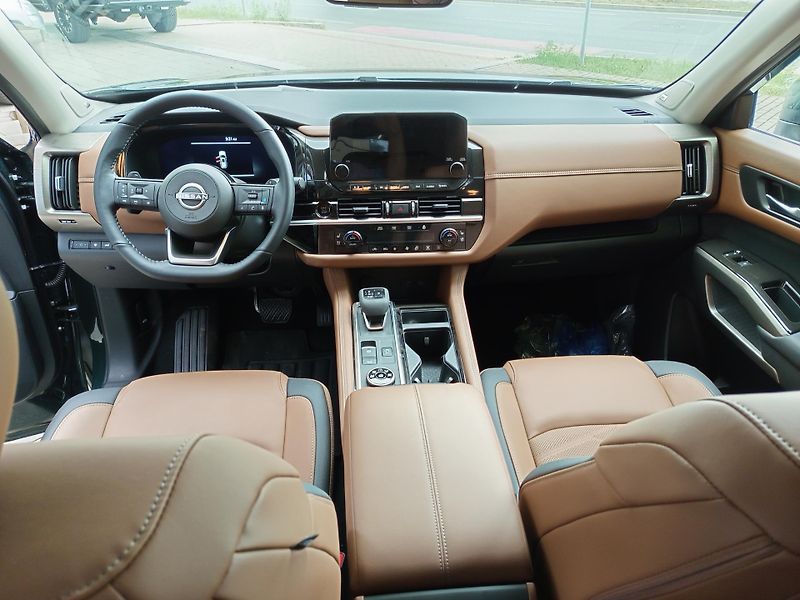 Nissan Pathfinder (2025) Platinum AWD - fotka 11 z 27