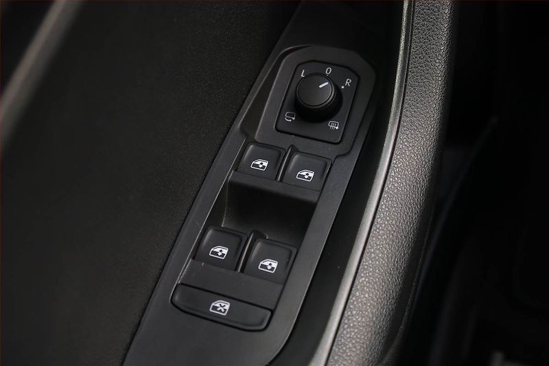 Škoda Karoq (2023) Sportline 1.5 TSI - fotka 18 z 20