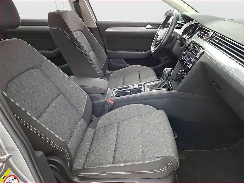 Volkswagen Passat (2022) 2.0 TDI - fotka 9 z 16