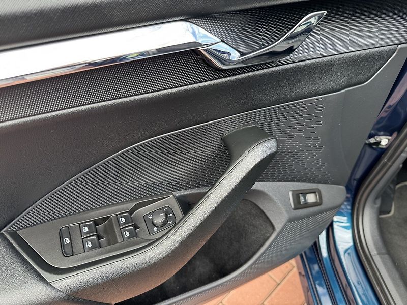 Škoda Octavia (2023) 2.0TDi DSG Ad.LED Webasto - fotka 31 z 50