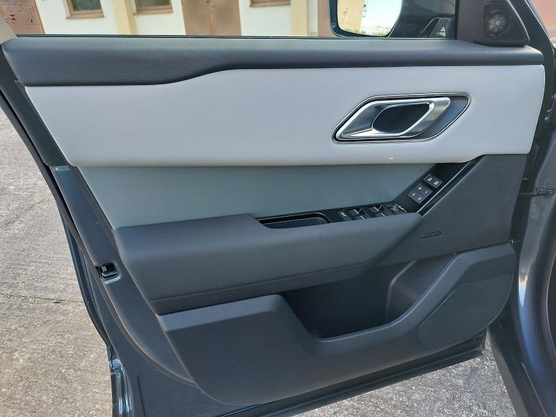 Land Rover Range Rover Velar (2024) 2,0 D200 S AWD - fotka 9 z 19