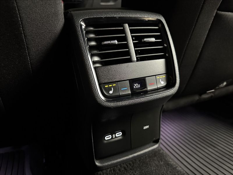Škoda Octavia 2,0 TDi  Sportline Virtual LED - fotka 16 z 49