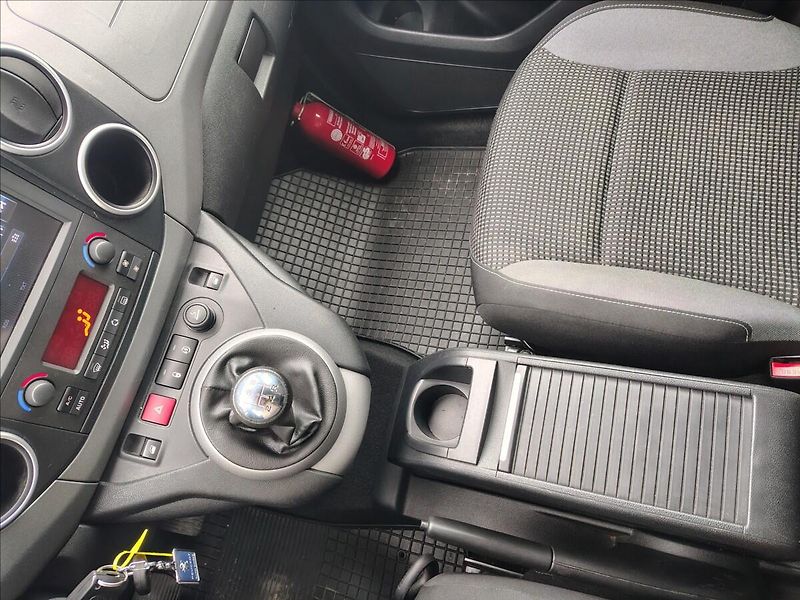 Peugeot Partner 1,2 - fotka 15 z 18