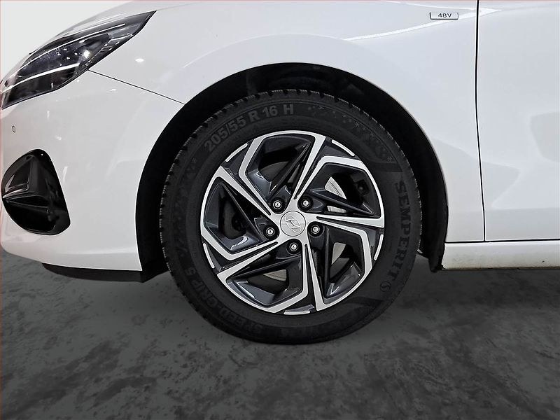 Hyundai i30 (2022) Family Smart 1.5 T-GDI MHEV - fotka 15 z 25