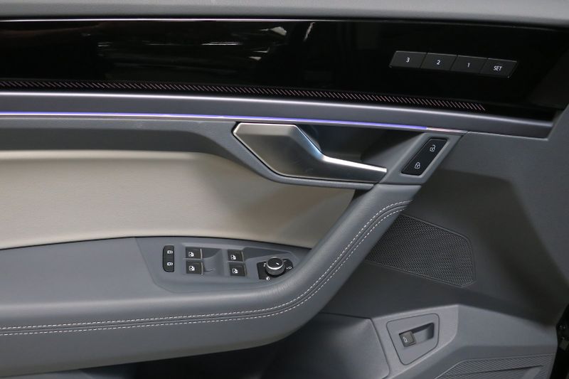 Volkswagen Touareg (2024) R-LINE 3,0TDI 210kW TOP VÝBAVA - fotka 11 z 50