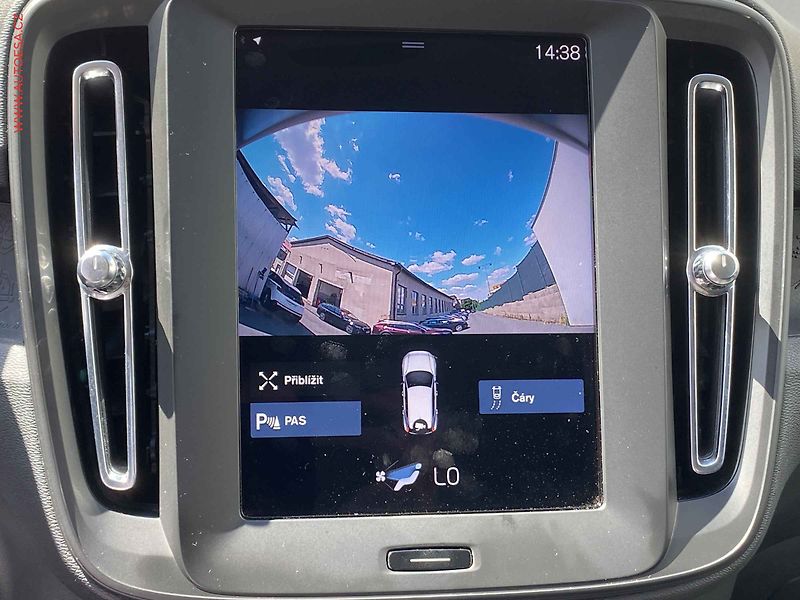 Volvo XC40 (2021) 1.5i, ČR, Momentum, AT, LED - fotka 15 z 17