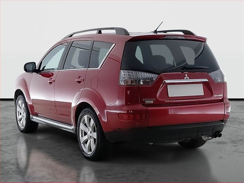 Mitsubishi Outlander (2011) 2.2 DI-D, 4X4, 7 míst - fotka 4 z 21