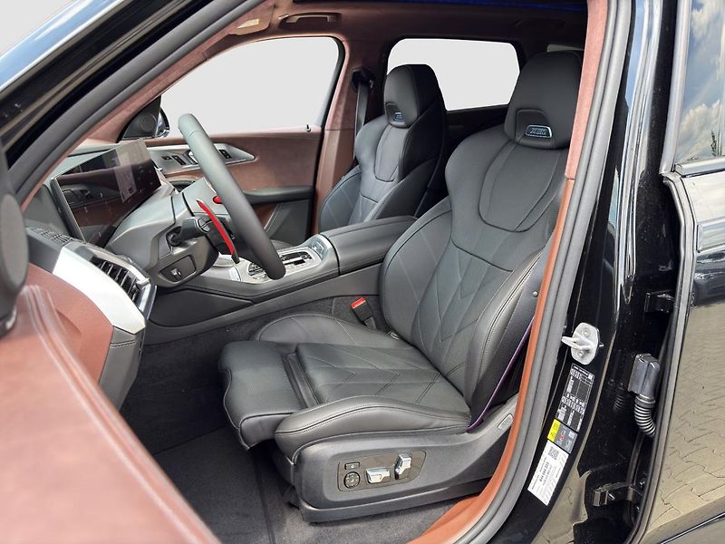 BMW XM 50e - fotka 10 z 20