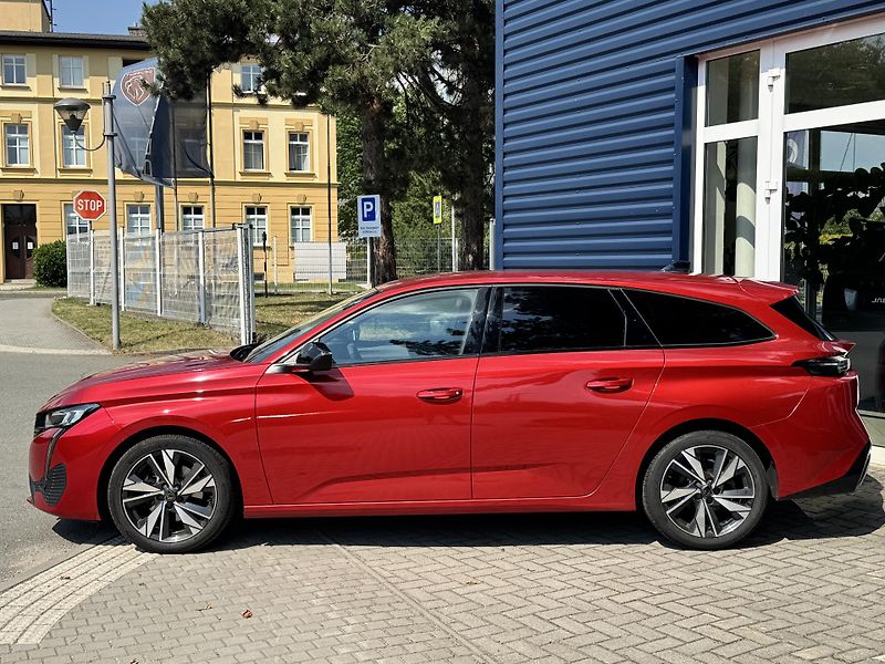 Peugeot 308 (2022) Sw Allure 1.2 PureTech 130k - fotka 2 z 6