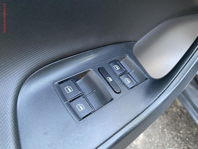 Seat Ibiza (2012) 1.4i, Copa, tempo - fotka 13 z 16