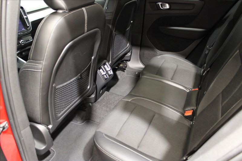 Volvo XC40 2,0 T5 182KW AWD zánovní - fotka 13 z 34