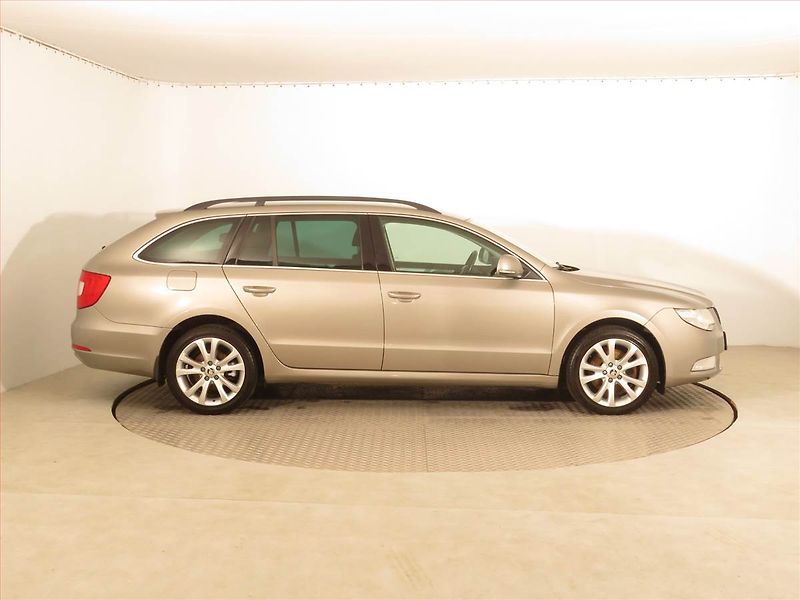 Škoda Superb (2012) Ambition 2.0 TDI, Serv.kniha - fotka 6 z 15