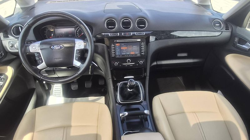 Ford Galaxy  1.6i Turbo - Titanium 7míst - fotka 14 z 25