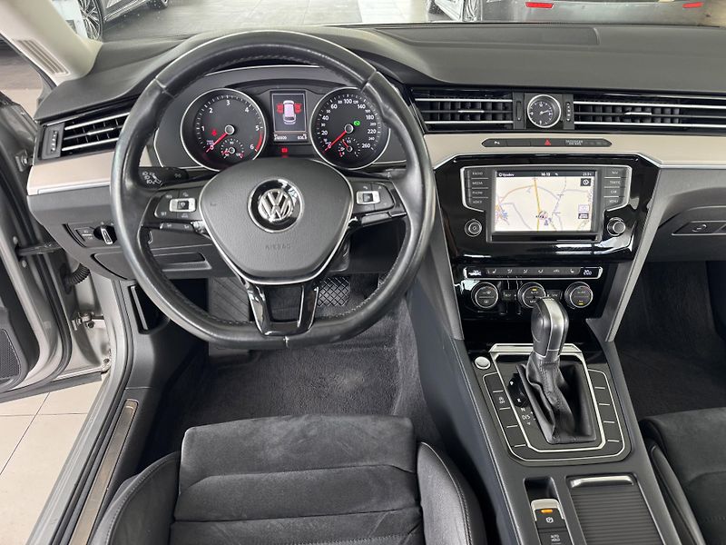 Volkswagen Passat 2,0TDI DSG*Highline*REZERVACE! - fotka 12 z 32