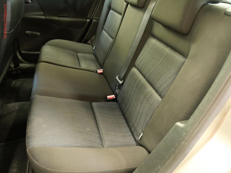 Peugeot 207 (2008) 1.4i, 1.maj,ČR, AC - fotka 10 z 18