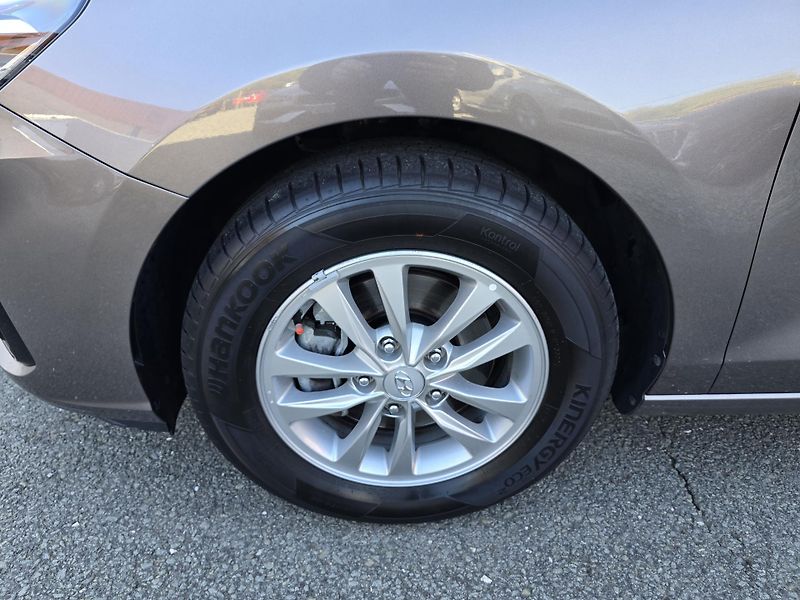 Hyundai i30 88kW COMFORT / LED KAMERA NAVI - fotka 35 z 37