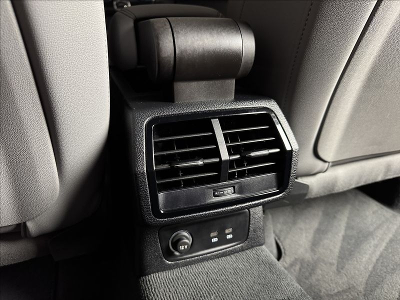 Audi Q3 2,0 TDi  S-Line Záruka LED Kam - fotka 17 z 45