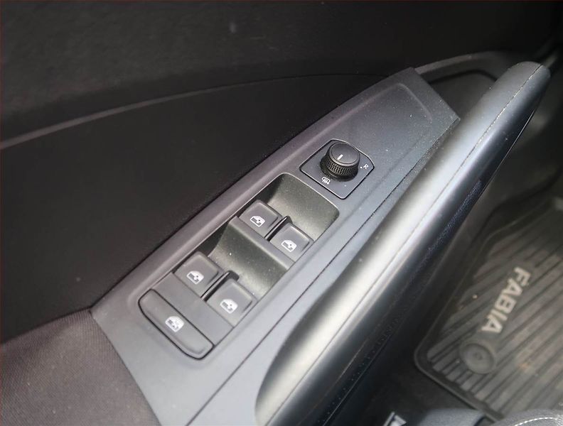Škoda Fabia (2024) Selection 1.0 TSI, Serv.kniha - fotka 14 z 14