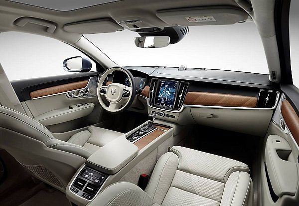 Volvo V90.