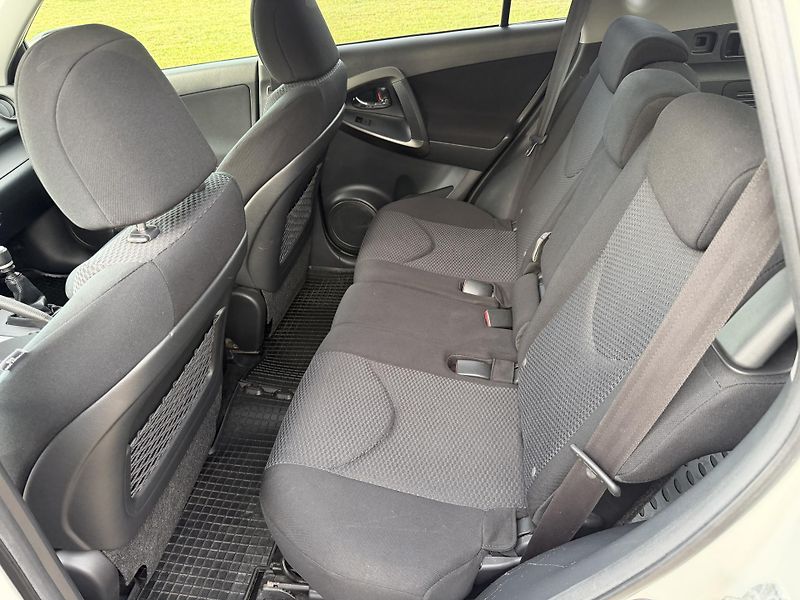 Toyota RAV4 2,0 VVTi  4x4  - fotka 22 z 29
