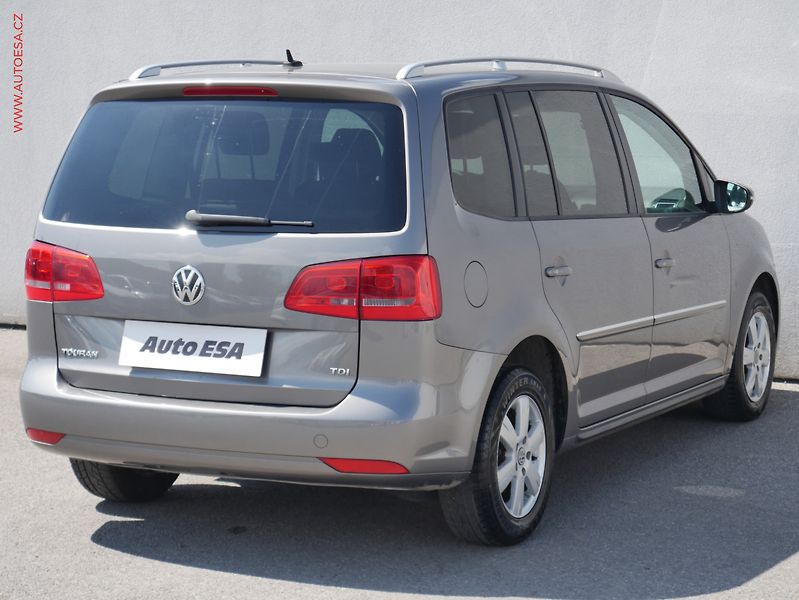 Volkswagen Touran (2010) 1.6 TDi, Comfortline, DSG - fotka 4 z 20