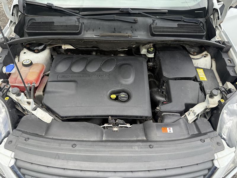Ford Kuga 2,0TDCI 4x4 Tažné - fotka 19 z 19