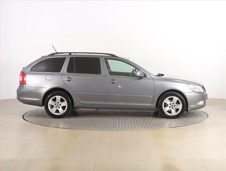 Škoda Octavia (2012) 1.6 TDI, Serv.kniha, Navi - fotka 6 z 18