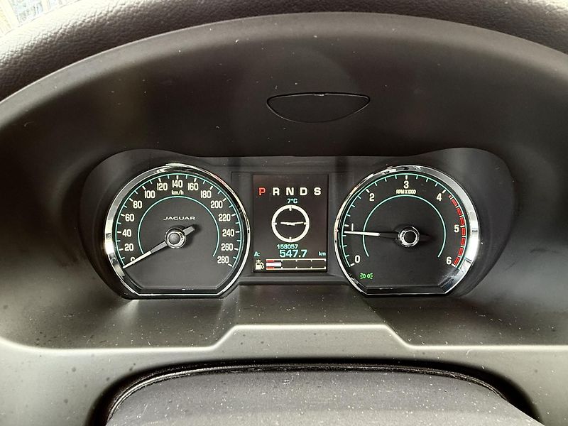 Jaguar XF 3,0 V6 Sportbrake REZERVACE - fotka 31 z 37